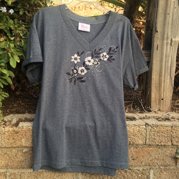 Floral embroidery rhinestone v neck Tee - Picture 2 of 4